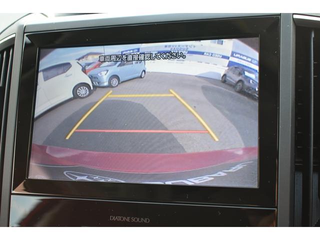 シフトレバーをリバースにすると連動してサイドカメラ映像＆バックセンサーに切り替わります。