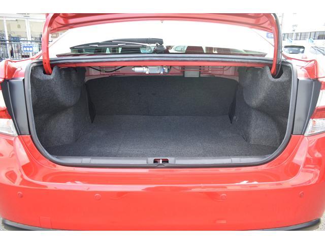 セダンでありながら広いスペースにお荷物をたくさん載せてお出かけをお楽しみ頂けます。