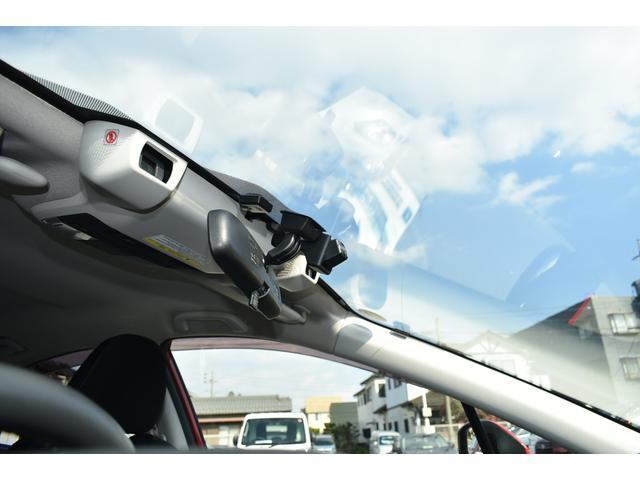 二つのカメラで対象物を立体的に捉えて運転を助けてくれるアイサイト