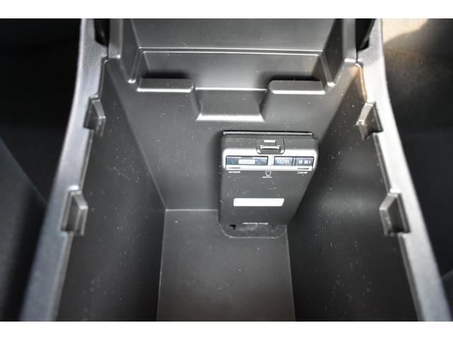 ドライブレコーダー本体はセンターコンソールＢＯＸ内に装備されています。