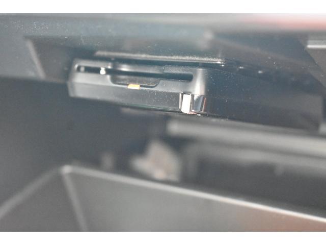 ＥＴＣは助手席前グローブＢＯＸ内に装備されています。