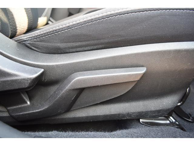 シートリフター装備です。ドライバーに合わせてシートポジションを調整できます。