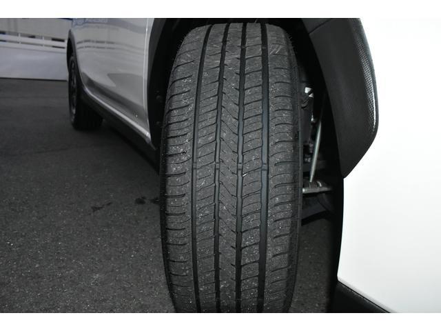 右前タイヤ　タイヤ４本新品交換済みです！ダンロップ：グラントレックＰＴ５！タイヤパンク保証プログラム販売中！もしもの時にタイヤ４本新品交換！詳細はスタッフまで！※ホイールロックナットは展示用です。