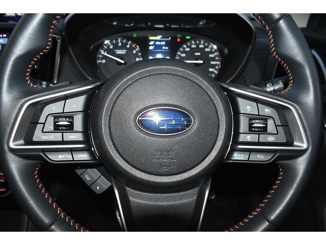 ［ステアリングオーディオリモコン］ナビの音量調整やチャンネル切替が手元でできます。［アダプティブクルーズコントロール］前の車の速度に合わせて走る全車速追従機能付きクルーズコントロールも付いています！