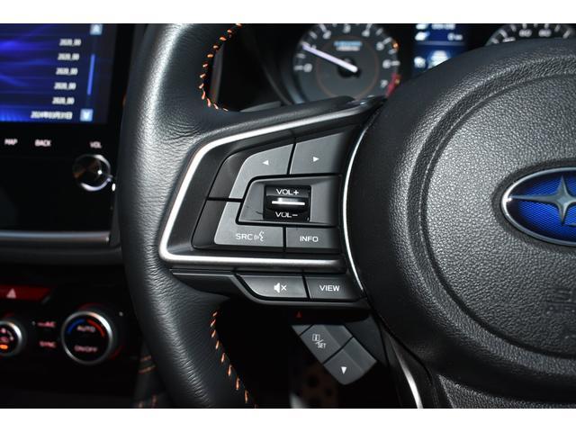 ［ステアリングオーディオリモコン］ナビの音量調整やチャンネル切替が手元でできます。［アダプティブクルーズコントロール］前の車の速度に合わせて走る全車速追従機能付きクルーズコントロールも付いています！