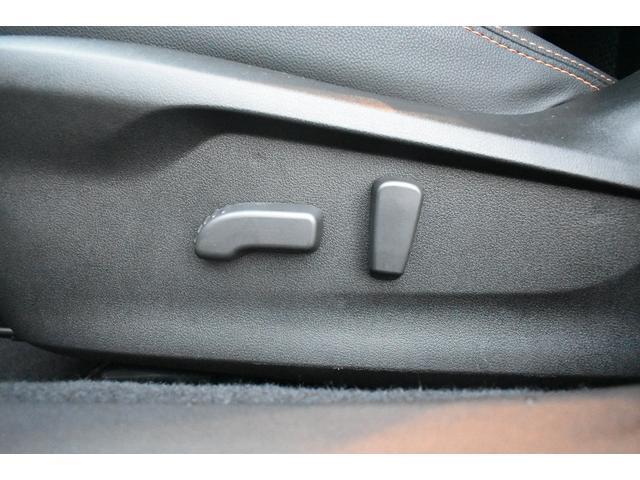 運転席＋助手席パワーシート装備です。ドライバーや同乗者に合わせたシートポジションをお取り頂けます