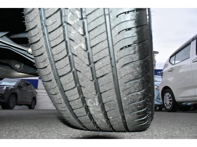 左後ろタイヤ　タイヤ４本新品交換済みです！ダンロップ：グラントレックＰＴ５！タイヤパンク保証プログラム販売中！もしもの時にタイヤ４本新品交換！詳細はスタッフまで！※ホイールロックナットは展示用です。