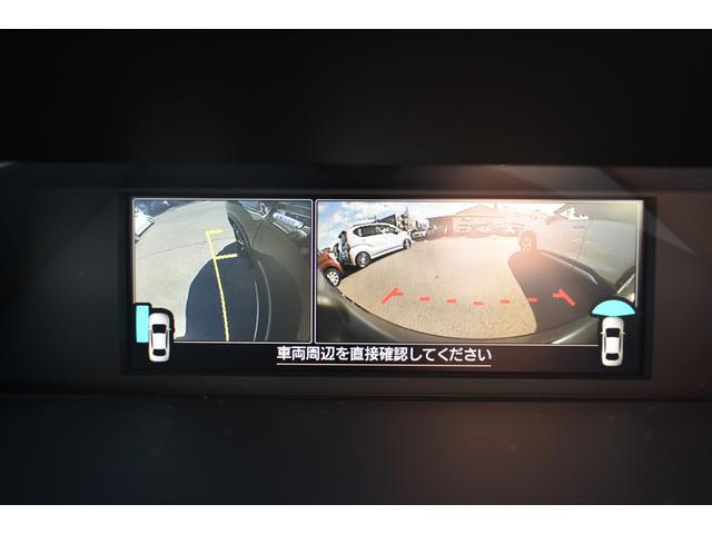 �l�X�ȏ����f���o���}���`�t�@���N�V�����f�B�X�v���C�B�V�t�g���o�[�����o�[�X�ɂ���ƘA�����ăT�C�h�J�����f�����o�b�N�Z���T�[�ɐ؂�ւ��܂��B�X�C�b�`��Ńt�����g�J�����ւ̐؂�ւ����o���܂�