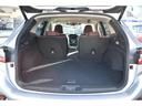 4:2:4分割可倒式リヤシートで長物も積載可能です。全て倒せばさらに広い空間が確保できます!