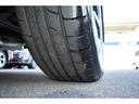 左後ろタイヤ　タイヤはひびもなく良好です！詳細は各タイヤ写真をご覧ください。タイヤパンク保証プログラム販売中！もしもの時にタイヤ４本新品交換！詳細はスタッフまで！※ホイールロックナットは展示用です。