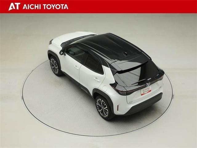 ヤリスクロス ハイブリッドＺ　ドライブレコーダ　インテリジェントキー　アルミホイル　ＬＥＤライト　１オ－ナ－　リアカメラ　クルーズコントロール　横滑り防止システム　ナビＴＶ　メモリーナビゲーション　電動シ－ト　パワステ　キーフリー（12枚目）
