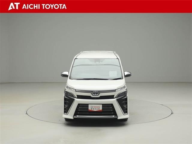 ヴォクシー ＺＳ　煌ＩＩＩ　プリクラッシュ　スマートキ　アイスト　ＤＶＤ再生機能　横滑り防止装置　ナビＴＶ　アルミ　三列シート　ＷＡＣ　盗難防止　オートエアコン　キーレス　ＥＴＣ装備　パワステ　メモリナビ　クルコン　ＡＢＳ（9枚目）