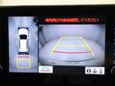 パノラミックビューモニターを装備。駐車場や交差点でクルマを真上から見るように周囲を確認できます。機能の詳細は販売店スタッフまでおたずねください。