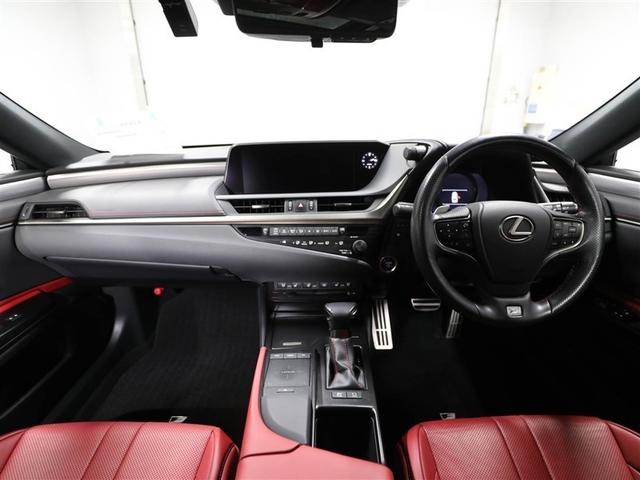 上質で落ち着いた印象のインパネ。視界も広々で運転しやすいです。