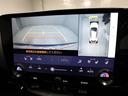 パノラミックビューモニターを装備。駐車場や交差点でクルマを真上から見るように周囲を確認できます。機能の詳細は販売店スタッフまでおたずねください。