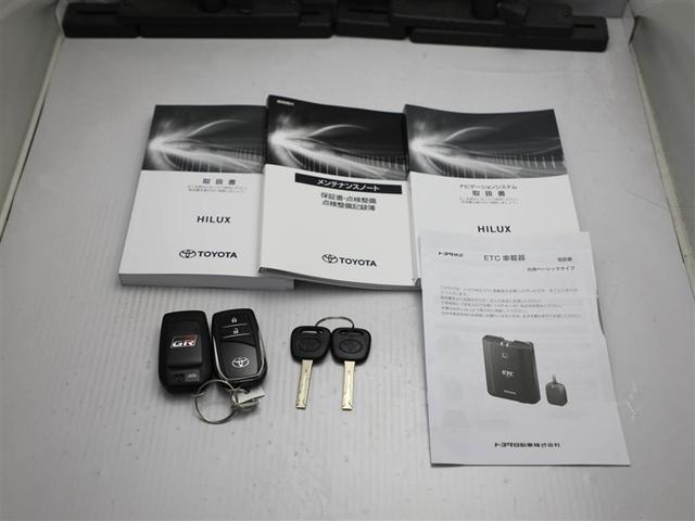 取説・メンテナンスノート・スマートキーの3点セットです。