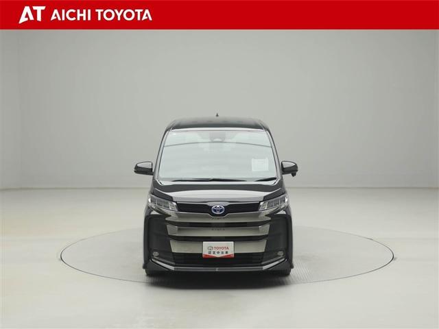 ノア ハイブリッドＳ－Ｚ　横滑り防止機能　エアバッグ　オートクルーズコントロール　地デジ　両側自動ドア　ダブルエアコン　スマートエントリー　ＬＥＤランプ　バックモニター　メモリナビ　３列シート　ＥＴＣ付き　ＡＢＳ　ＡＣ１００Ｖ（9枚目）