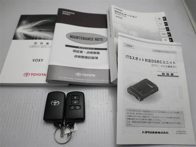 ヴォクシー Ｖ　両側自動ドア　ＬＥＤヘッドランプ　メモリーナビ　クルーズコントロール　ＤＶＤ再生　ＥＴＣ　スマートキー　ＥＳＣ　リアエアコン　盗難防止システム　３列シート　アイドリングストップ　Ｗエアバック　ＡＢＳ（27枚目）