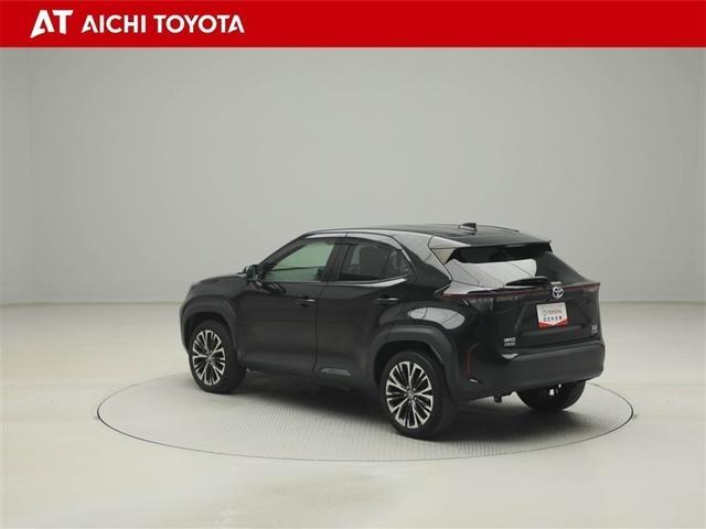ヤリスクロス ハイブリッドＺ　クルーズＣ　横滑防止装置　ＴＶ　リアカメラ　ワンオーナー車　フルセグ地デジ　ＬＥＤライト　盗難防止装置　電動シート　ＡＷ　キーレス　スマートキー　ＡＢＳ　４ＷＤ　ＥＴＣ　ＡＣ１００Ｖ　エアバッグ（4枚目）