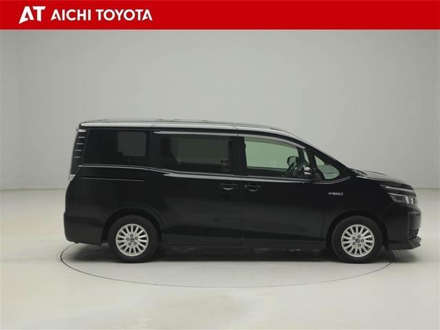 ヴォクシー ハイブリッドＶ　スマートキープッシュスタート　盗難防止アラーム　ＤＶＤ再生可　Ｂモニター　オートクルーズ　Ｗエアバック　ナビＴＶ　ＥＳＣ　ＥＴＣ車載器　リモコンキー　ＰＳ　ＬＥＤヘットライト　運転席エアバック　３列（7枚目）