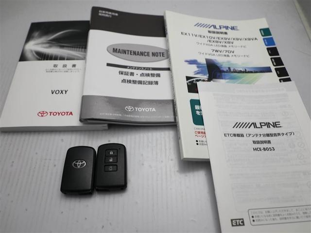 ヴォクシー ハイブリッドＶ　スマートキープッシュスタート　盗難防止アラーム　ＤＶＤ再生可　Ｂモニター　オートクルーズ　Ｗエアバック　ナビＴＶ　ＥＳＣ　ＥＴＣ車載器　リモコンキー　ＰＳ　ＬＥＤヘットライト　運転席エアバック　３列（30枚目）