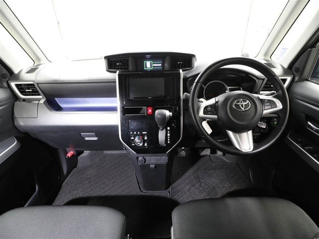 しっかりまとまった感のあるインパネ。各操作スイッチなども使いやすい位置に配置されていますよ。