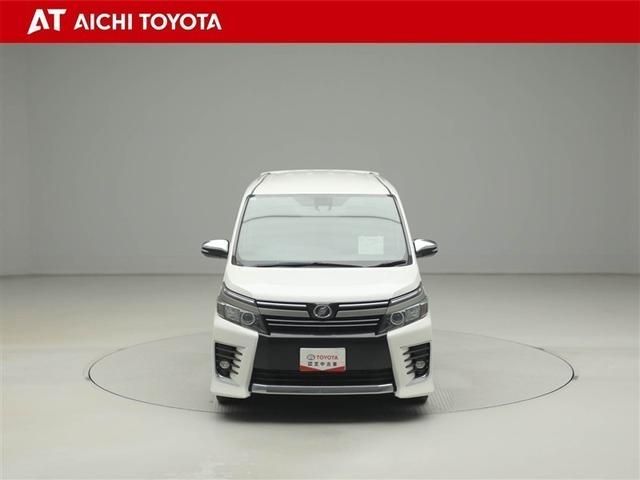 ヴォクシー ＺＳ　煌ＩＩ　アイドリングＳＴＯＰ　両側電動パワースライドドア　地デジフルセグＴＶ　ＥＴＣ付き　Ｒカメラ　ワンオーナー車　ウォークスルー　リアエアコン　ＡＵＸ　パワーウインドウ　ＬＥＤライト　ＥＳＣ　パワステ　ＡＣ（9枚目）