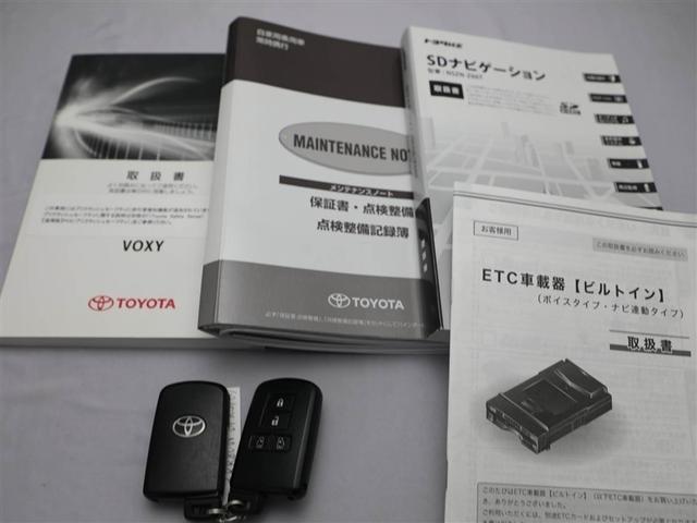 ヴォクシー ＺＳ　煌ＩＩ　アイドリングＳＴＯＰ　両側電動パワースライドドア　地デジフルセグＴＶ　ＥＴＣ付き　Ｒカメラ　ワンオーナー車　ウォークスルー　リアエアコン　ＡＵＸ　パワーウインドウ　ＬＥＤライト　ＥＳＣ　パワステ　ＡＣ（30枚目）