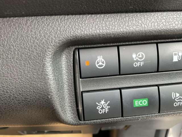 ステアリングヒーター付いています。