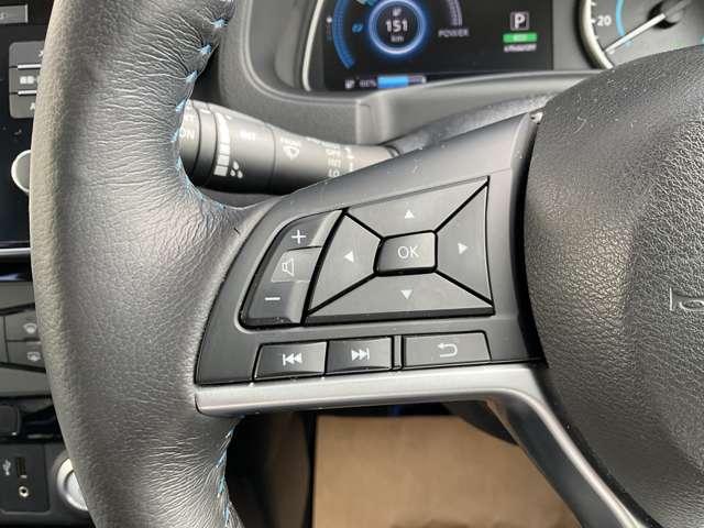 ステアリングから手を離さずにオーディオ操作などができるステアリングスイッチです。