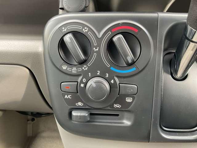 クリッパーバン GX (雹害車)こちらの車両はひょう害車となります。新車保証はありません。軽微な凹みがありますが走行に問題はございません。店頭にて現車を確認いただきましてからのみの販売となります。運転席シートヒーター(6枚目)