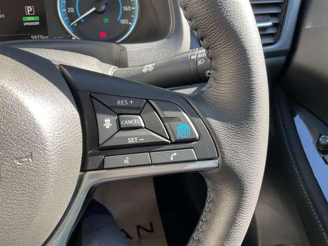 リーフ X Vセレクション 90周年記念車 プロパイロツト 寒冷地仕様 全周囲カメラ 寒冷地仕様 試乗車UP 全方位カメラ LEDヘッドライト インテリキー レーンキープ 踏み間違い防止 ETC 禁煙車 サイドカーテンエアバック Bカメラ ナビTV(5枚目)