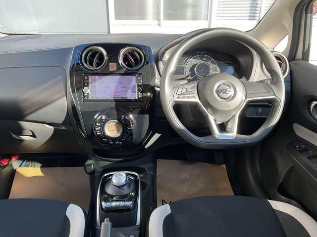 ノート １．２　ｅ－ＰＯＷＥＲ　Ｘ　Ｖセレクション　全周囲カメラ　純正ナビ　ＬＥＤライト　アラウンドカメラ　ワンオ－ナ－車　運転席助手席エアバック　エアバッグ　衝突被害軽減装置　イモビライザー　ＬＥＤヘッドライト　パワーウインドウ　レーンアシスト　ＥＴＣ　アルミホイール　スマートキー（9枚目）