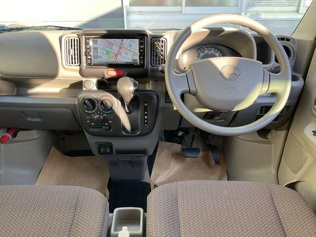 �C���p�l����͂��̂悤�ɋ@�\�I�ɂ܂Ƃ܂��Ă��܂��B�������N���[�j���O�ς݂ŁA�������L���C�ł��B