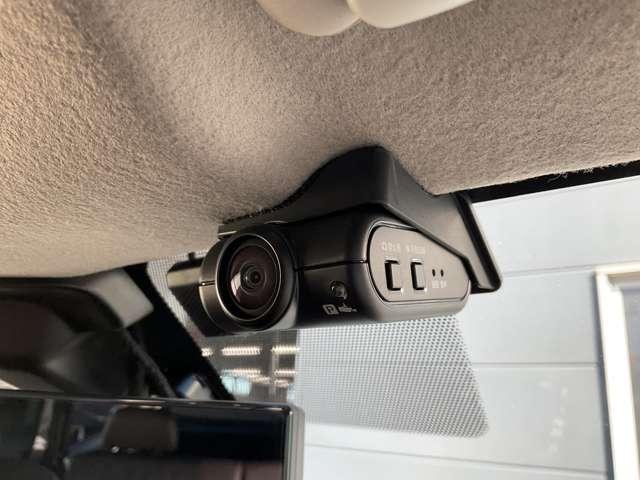 ���Y�I���W�i���O��h���C�u���R�[�_�[�ł��B����B�e���ł���̂ł�����^�]��Ǔˎ��̂ւ̑΍�ɂȂ�܂��B�ݒ�E�摜�̍Đ��Ȃǂ��X�}�[�g�t�H���̃A�v������ȒP�ɑ��삪�s���܂��B