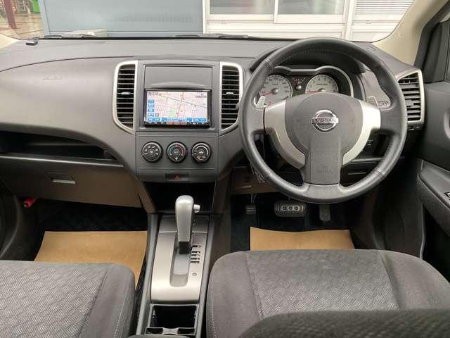 �C���p�l����͂��̂悤�ɋ@�\�I�ɂ܂Ƃ܂��Ă��܂��B�������N���[�j���O�ς݂ŁA�������L���C�ł��B