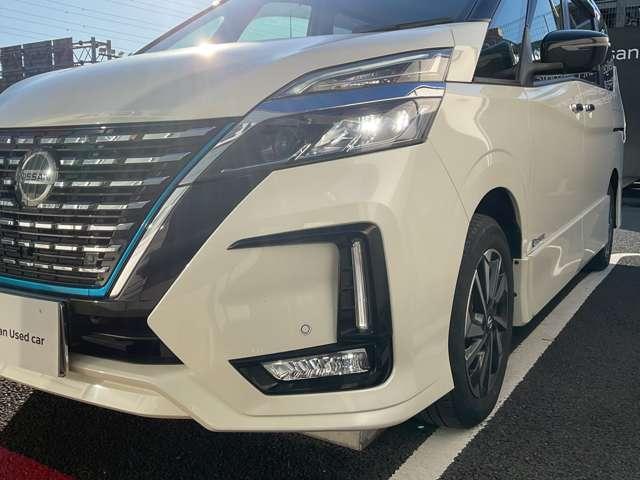 セレナ １．２　ｅ－ＰＯＷＥＲ　ハイウェイスター　Ｇ　プロパイロツト　後席モニター　寒冷地仕様　３６０度カメラ　衝突軽減ブレーキ　ＴＶ　禁煙車　両側パワースライドドア　ＬＤＰ　ＬＥＤヘッドライト　インテリジェントキー　寒冷地仕様　ドライブレコーダー　ＥＴＣ　レーダークルコン　オートエアコン（8枚目）