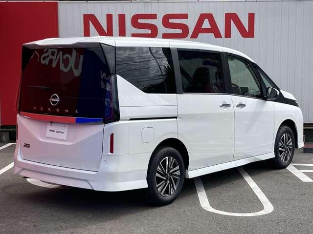 セレナ 2.0 ハイウェイスターV 4WD プロパイロット こちらの車両はひょう害車となります。新車保証はありません。軽微な凹みがありますが、走行に問題はございません。店頭にて現車をご確認いただきましてからのみの販売となります。【プロパイロット】パドルシフト★(5枚目)