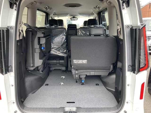 セレナ 2.0 ハイウェイスターV 4WD プロパイロット こちらの車両はひょう害車となります。新車保証はありません。軽微な凹みがありますが、走行に問題はございません。店頭にて現車をご確認いただきましてからのみの販売となります。【プロパイロット】パドルシフト★(19枚目)