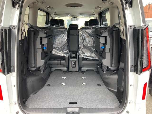 セレナ 2.0 ハイウェイスターV 4WD プロパイロット こちらの車両はひょう害車となります。新車保証はありません。軽微な凹みがありますが、走行に問題はございません。店頭にて現車をご確認いただきましてからのみの販売となります。【プロパイロット】パドルシフト★(20枚目)