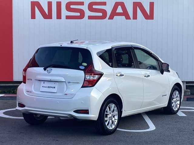 ノート 1.2 e-POWER メダリスト プレミアムホワイトインテリア 被害軽減ブレーキ TVナビ ドライブレコーダ バックモニター インテリキー 盗難防止装置 LEDランプ 車線逸脱警報システム ワンオーナー キーフリー アルミホイール ETC オートエアコン ABS(3枚目)