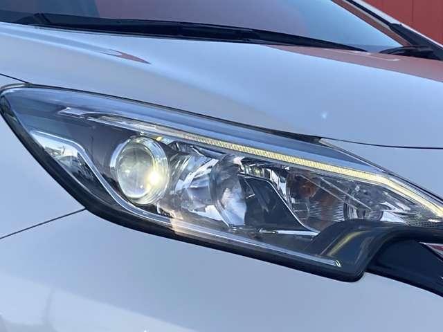 ノート 1.2 e-POWER メダリスト プレミアムホワイトインテリア 被害軽減ブレーキ TVナビ ドライブレコーダ バックモニター インテリキー 盗難防止装置 LEDランプ 車線逸脱警報システム ワンオーナー キーフリー アルミホイール ETC オートエアコン ABS(14枚目)