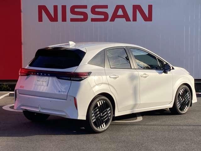 オーラ １．２　Ｇ　レザーエディション　プロパイロット　本革シート　ＳＯＳコール　ワンオーナ　追突防止　レーダークルーズ　本革　車線逸脱警報装置　禁煙車　ＬＥＤ　盗難防止　バックモニター　ＥＴＣ　インテリジェントキー　メモリーナビゲーション　ＡＷ　キーレスエントリー　オートエアコン（5枚目）