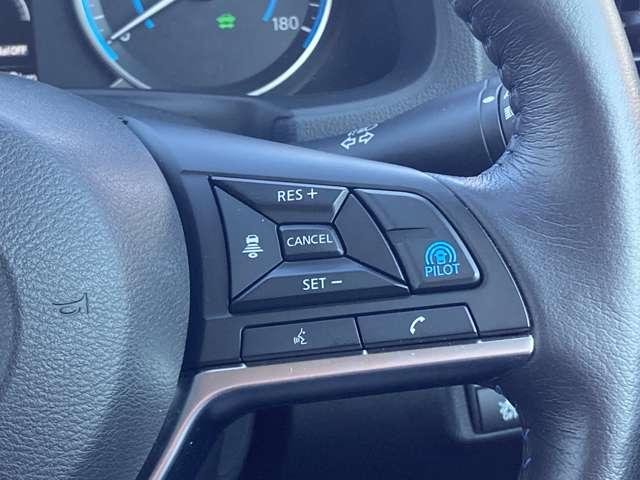 プロパイロット搭載。高速道路でドライバーに代わってアクセル、ブレーキ、ステアリングを自動制御します。