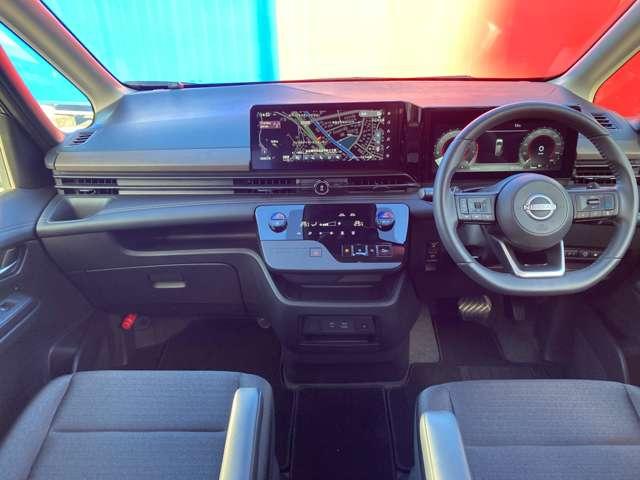 セレナ ２．０　ハイウェイスターＶ　プロパイロット　アラウンドビューモニター　Ｗ電動スライド　レーダークルコン　レーンアシスト　カーナビ　展示試乗車ＵＰ　ＬＥＤランプ　ワンオーナー車　盗難防止システム　カーテンエアバッグ　アルミホイール　キーフリー　メモリ－ナビ　エアコン　禁煙（8枚目）