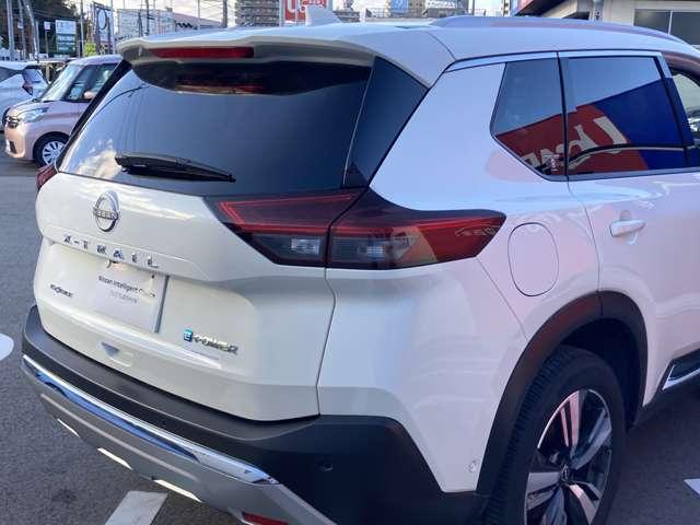 エクストレイル １．５　Ｇ　ｅ－４ＯＲＣＥ　４ＷＤ　プロパイロット　ニッサンコネクトナビ　試乗車　１オーナー　パークアシスト　禁煙　ＬＥＤヘッドランプ　ナビＴＶ　スマートキー　レーダークルーズ　ＬＫＡ　キーフリー　ＥＴＣ　４ＷＤ　アルミホイール　メモリーナビ　ドライブレコーダー　ＰＳ　ＰＷ（12枚目）
