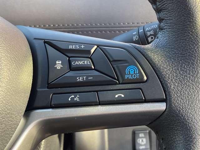 �v���p�C���b�g���ځB�������H�Ńh���C�o�[�ɑ����ăA�N�Z���A�u���[�L�A�X�e�A�����O���������䂵�܂��B