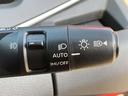 オートライトです。明暗を感知して自動で点灯・消灯します。アダプティブ機能も付いております。前方に車や人がいないときに自動でＬＥＤを切り替え適切な視界を確保します。夜道も安心してお乗りいただけます。