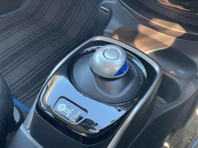 ノート １．２　ｅ－ＰＯＷＥＲ　Ｘ　Ｖセレクション　純正メモリーナビ　アラウンドモニター　ド　アラウンドカメラ　ワンオ－ナ－車　運転席助手席エアバック　エアバッグ　衝突被害軽減装置　イモビライザー　ＬＥＤヘッドライト　パワーウインドウ　レーンアシスト　ＥＴＣ　アルミホイール　スマートキー（12枚目）