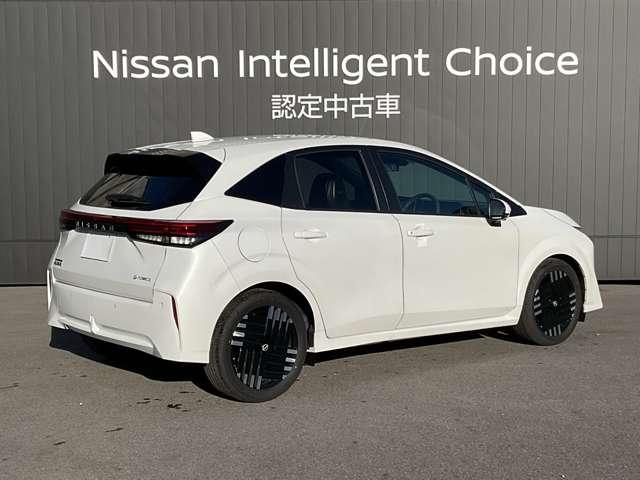 オーラ １．２　Ｇ　雹害車　コネクトナビ　ＢＯＳＥ　寒冷地　こちらの車両はひょう害車となります。新車保証はありません。軽微な凹みがありますが、走行に問題はございません。店頭にて現車をご確認いただきましてからのみの販売となります。（5枚目）